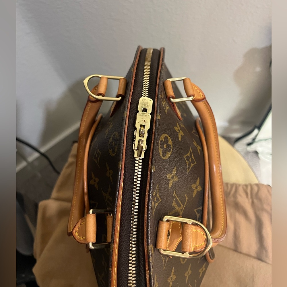 AUTHENTIC - Louis Vuitton Monogram Ellipse MM - LIKE NEW - Picture 6 of 9